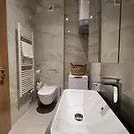 Diamant Pri Sejmu Mos Apartment *
