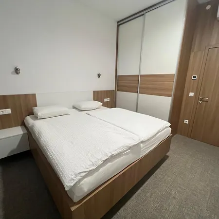 아파트 Diamant Pri Sejmu Mos *